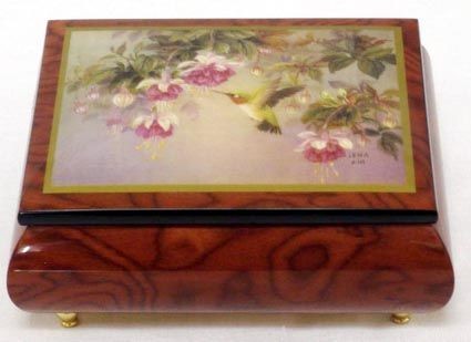 Музыкальная шкатулка «Колибри с фуксиями» Длина (15 см), ширина (11 см), высота (7 см)