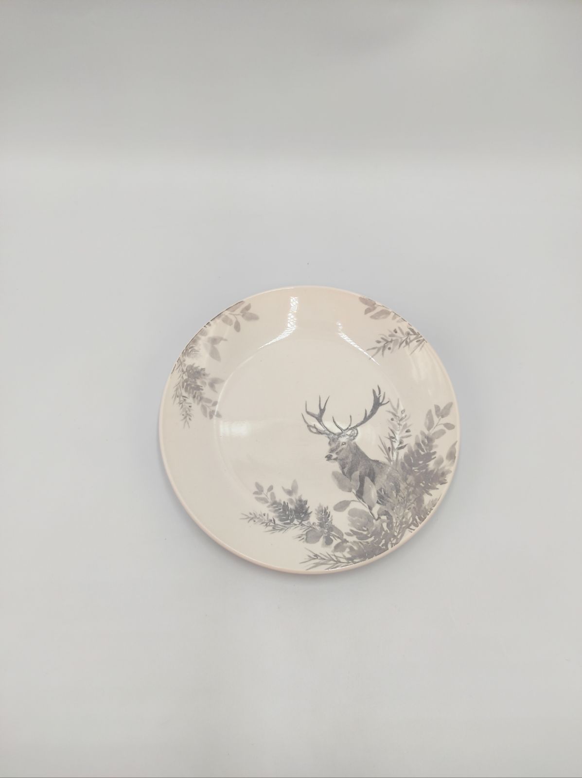 Тарелка закусочная, 19 см, керамика, Олень и шишки, Maral grey